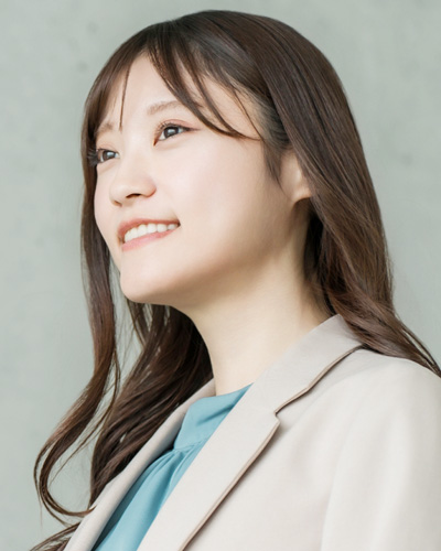20代女性の分け目におすすめの髪型・分け目を変えるの女性の写真